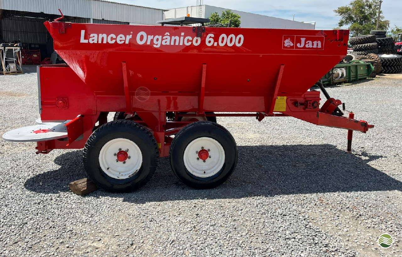 IMPLEMENTOS AGRICOLAS DISTRIBUIDOR ADUBO ORGÂNICO SÓLIDO Redemaq - Massey PATOS DE MINAS MINAS GERAIS MG