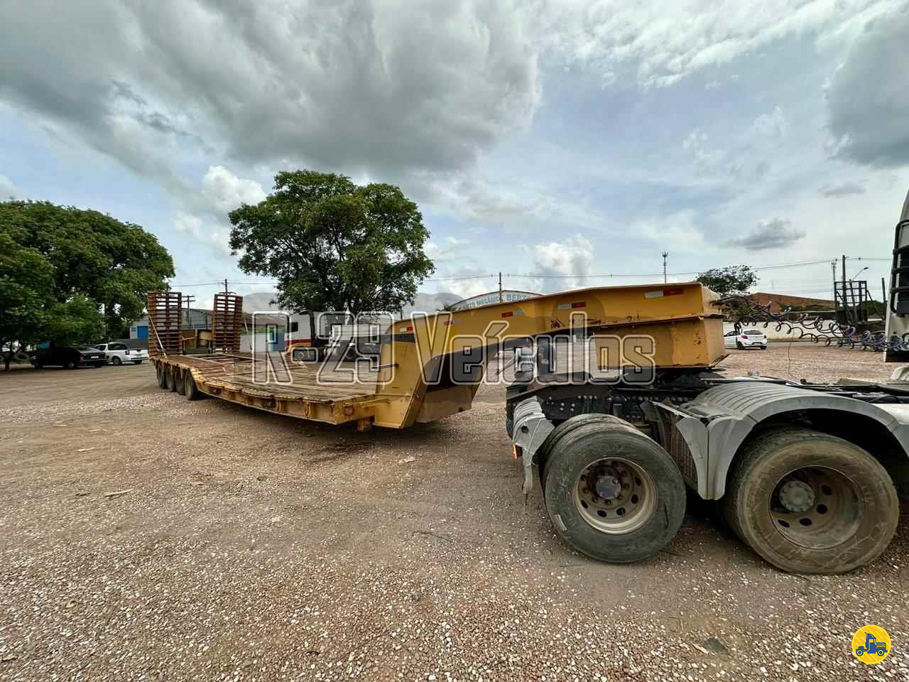 CARRETA SEMI-REBOQUE PRANCHA Rebaixada R29 Caminhões IRACEMAPOLIS SÃO PAULO SP