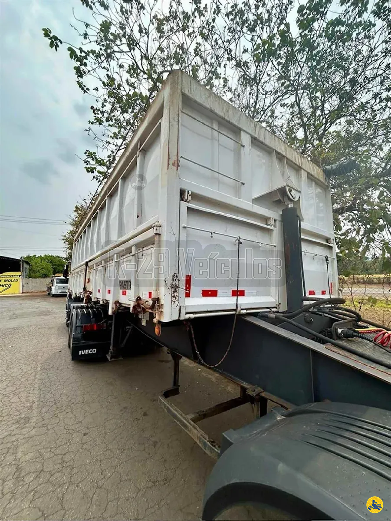 BASCULANTE de R29 Caminhões