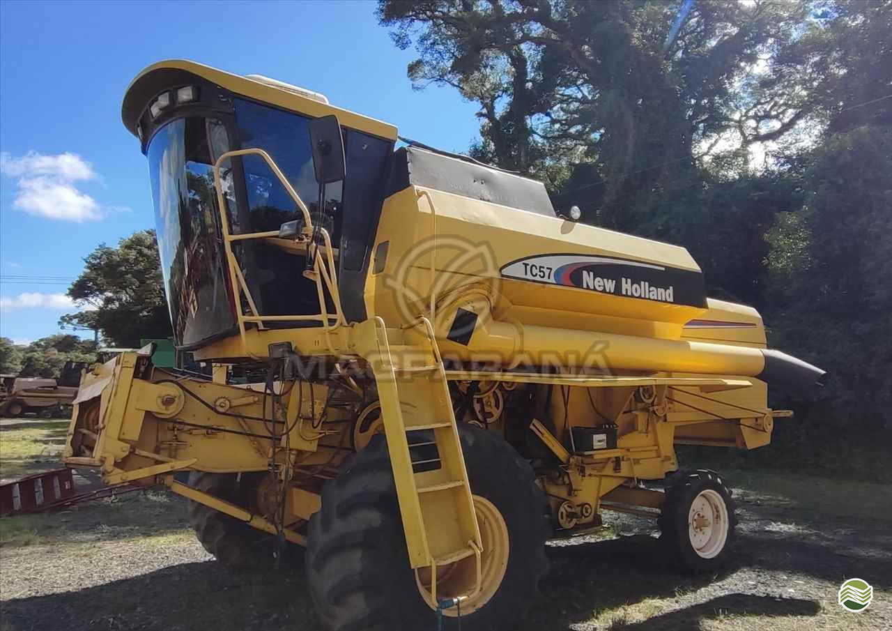 COLHEITADEIRA NEW HOLLAND TC 57 Magparaná - Massey IRATI PARANÁ PR
