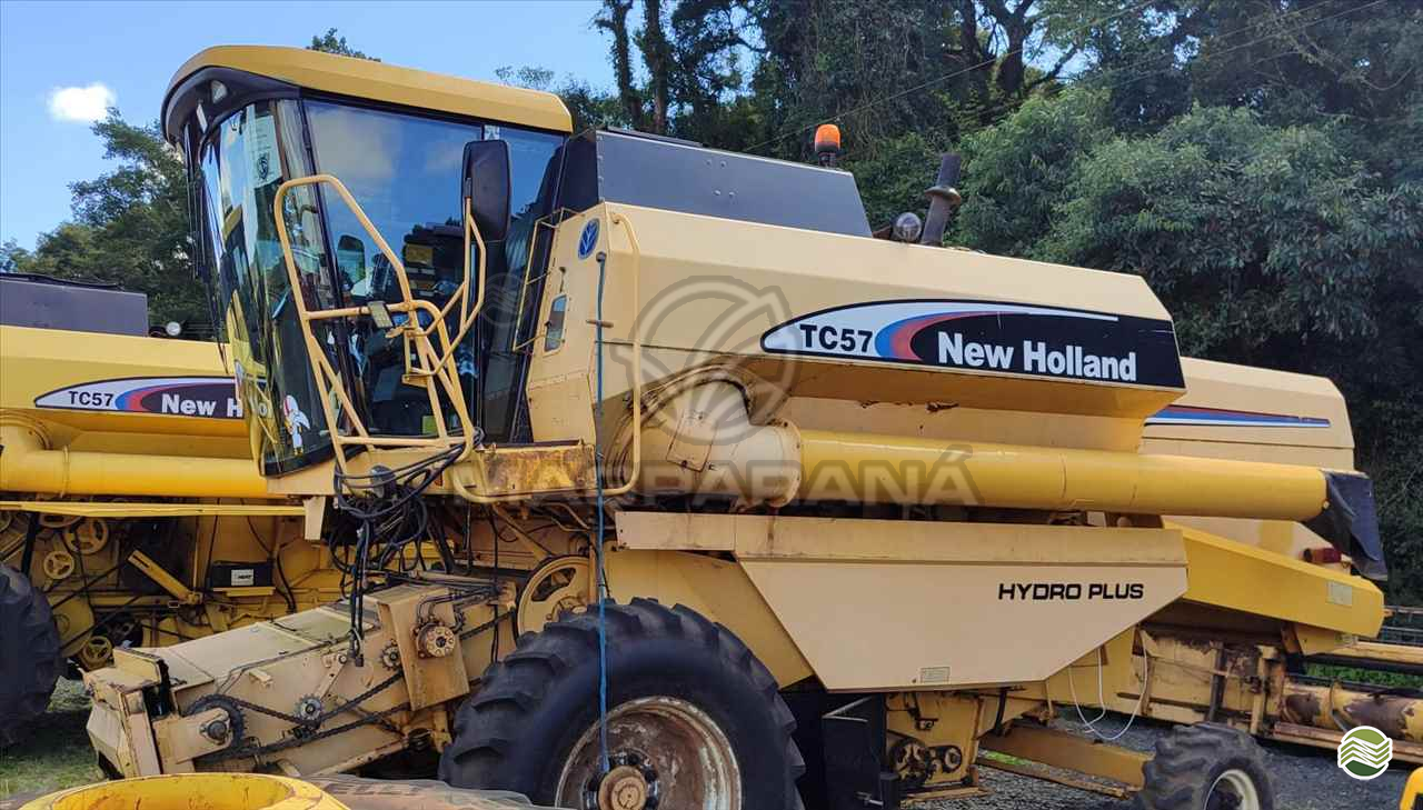 COLHEITADEIRA NEW HOLLAND TC 57 Magparaná - Massey IRATI PARANÁ PR