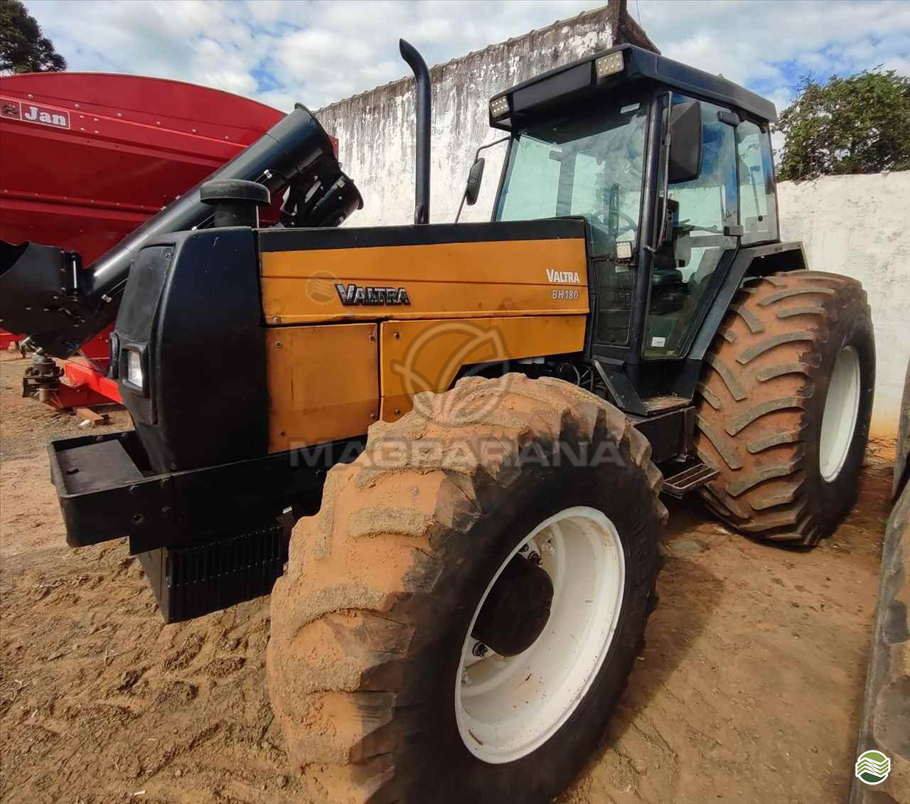 VALTRA BH 180 de Magparaná - Massey