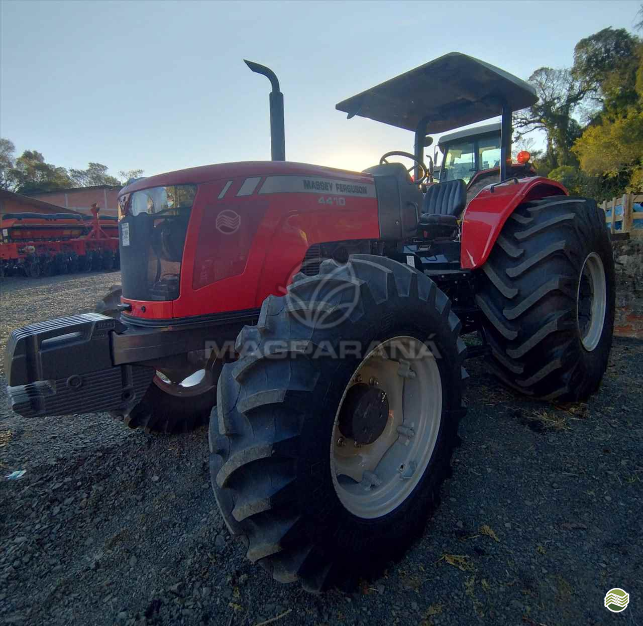 TRATOR MASSEY FERGUSON MF 4410 Tração 4x4 Magparaná - Massey IRATI PARANÁ PR