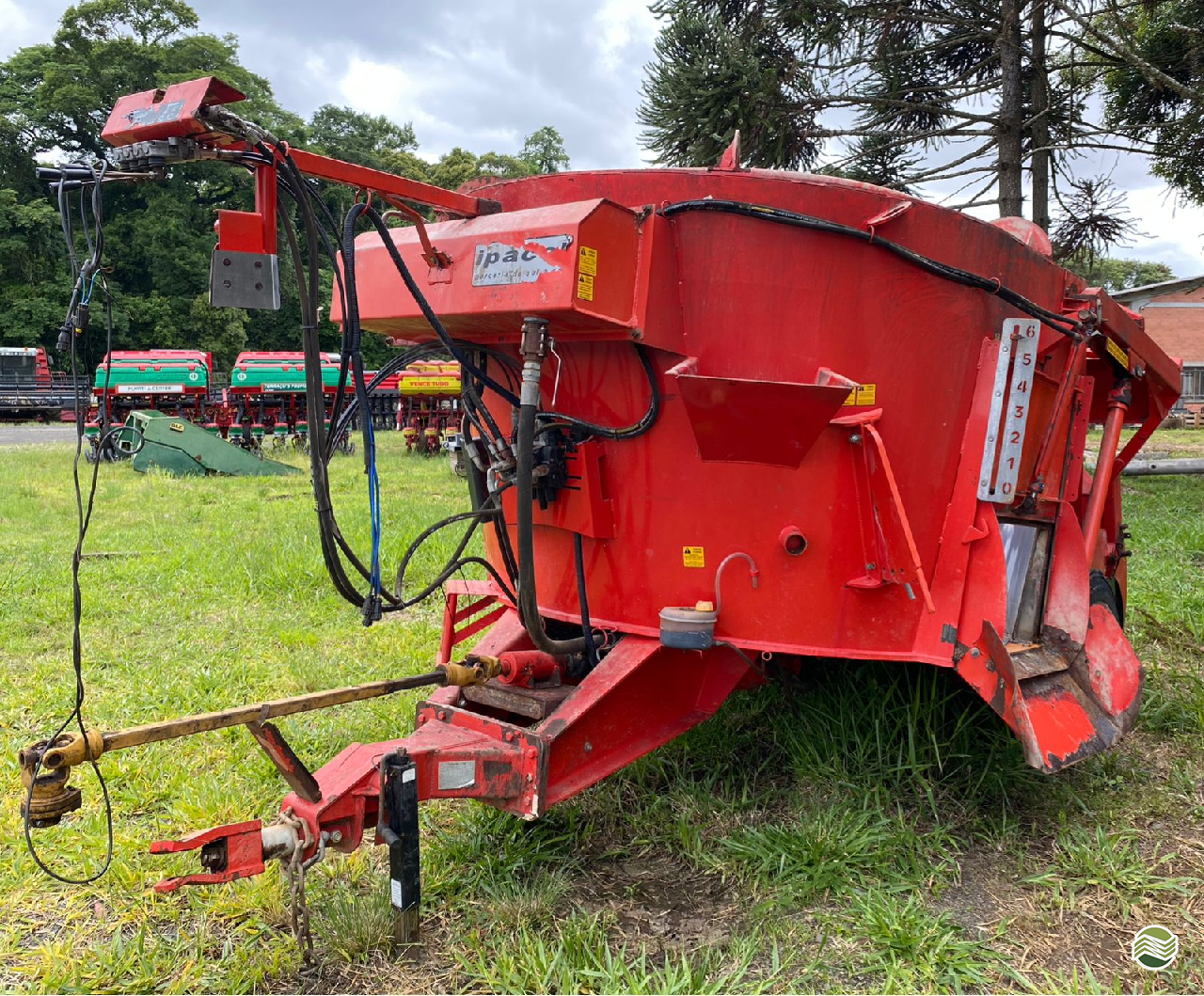 IMPLEMENTOS AGRICOLAS VAGAO FORRAGEIRO VAGÃO FORRAGEIRO Magparaná - Massey IRATI PARANÁ PR