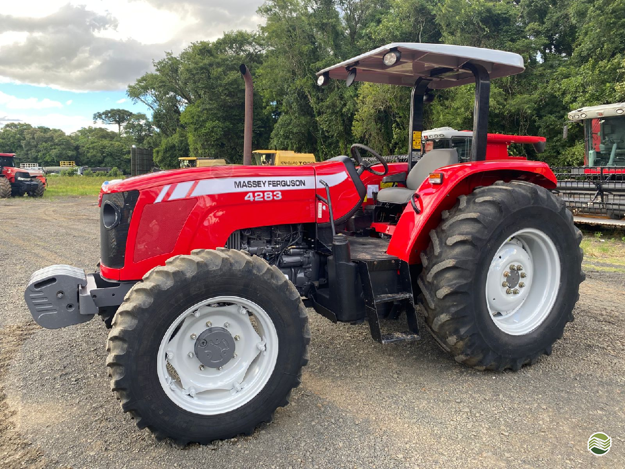 TRATOR MASSEY FERGUSON MF 4283 Tração 4x4 Magparaná - Massey IRATI PARANÁ PR