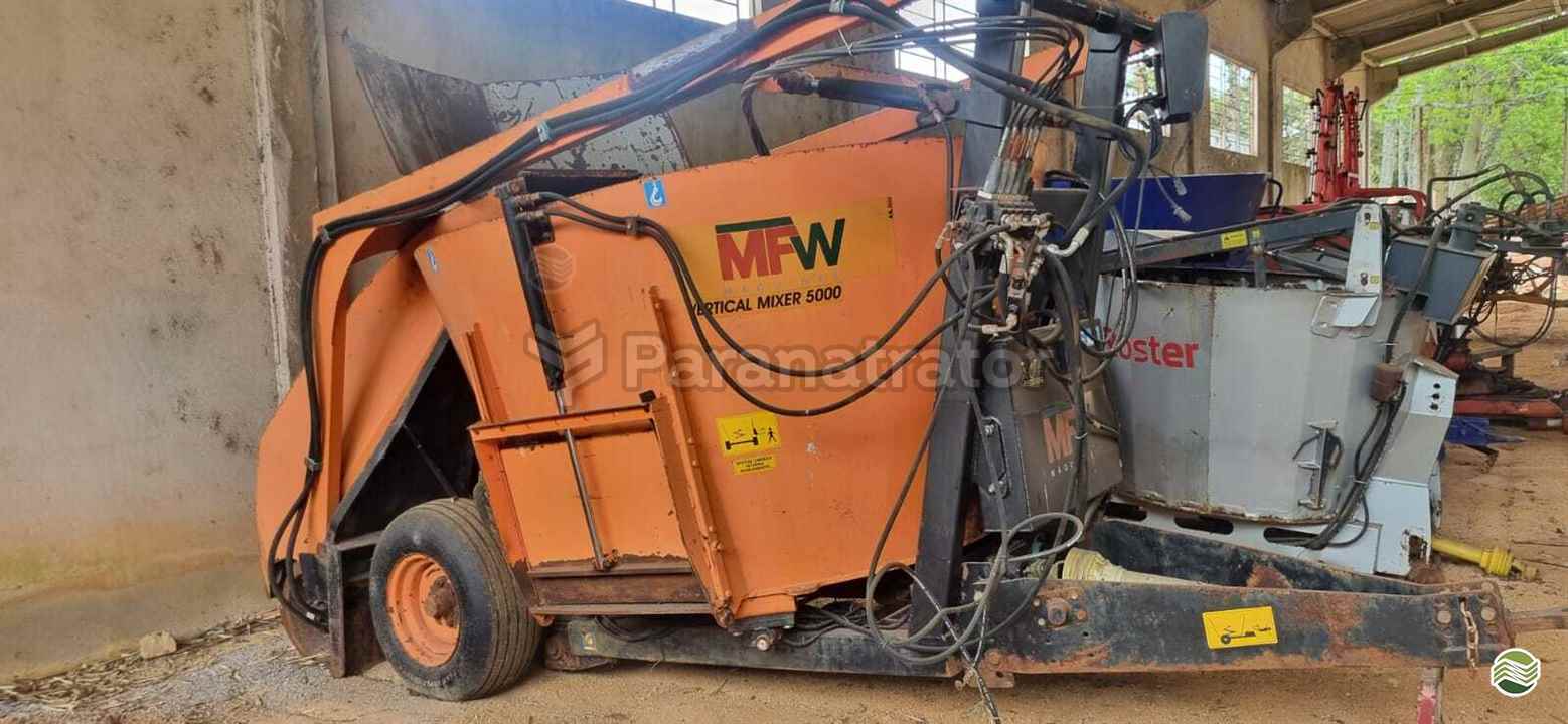 IMPLEMENTOS AGRICOLAS VAGAO VERTICAL VAGAO VERTICAL AUTO-CARREGÁVEL Paranatrator CASTRO PARANÁ PR
