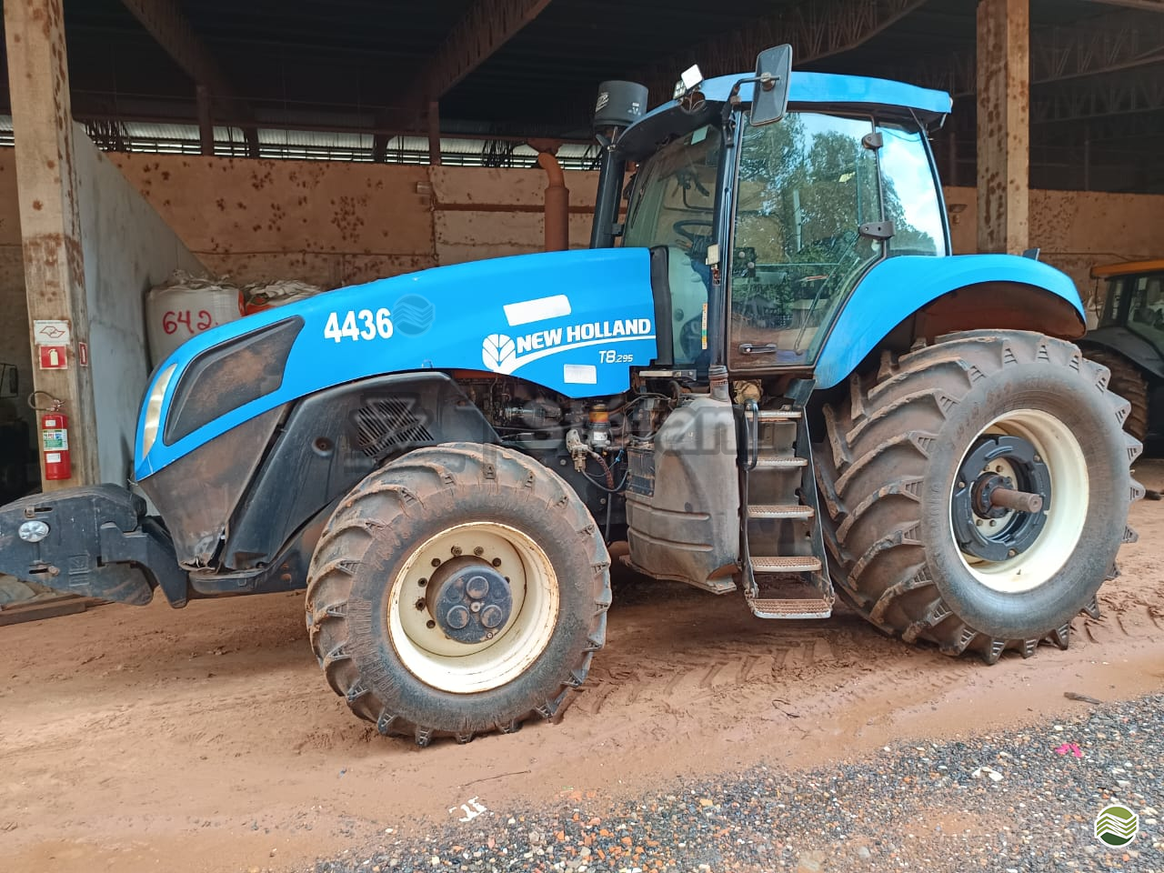TRATOR NEW HOLLAND NEW T8 295 Tração 4x4 Stéfani - Massey Ferguson RIBEIRAO PRETO SÃO PAULO SP