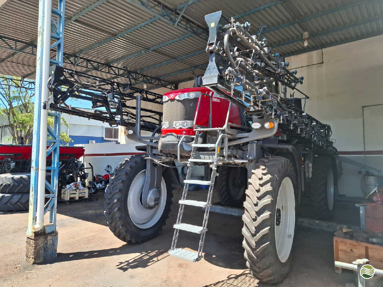 PULVERIZADOR MASSEY FERGUSON MF 8225 Tração 4x4 Stéfani - Massey Ferguson RIBEIRAO PRETO SÃO PAULO SP