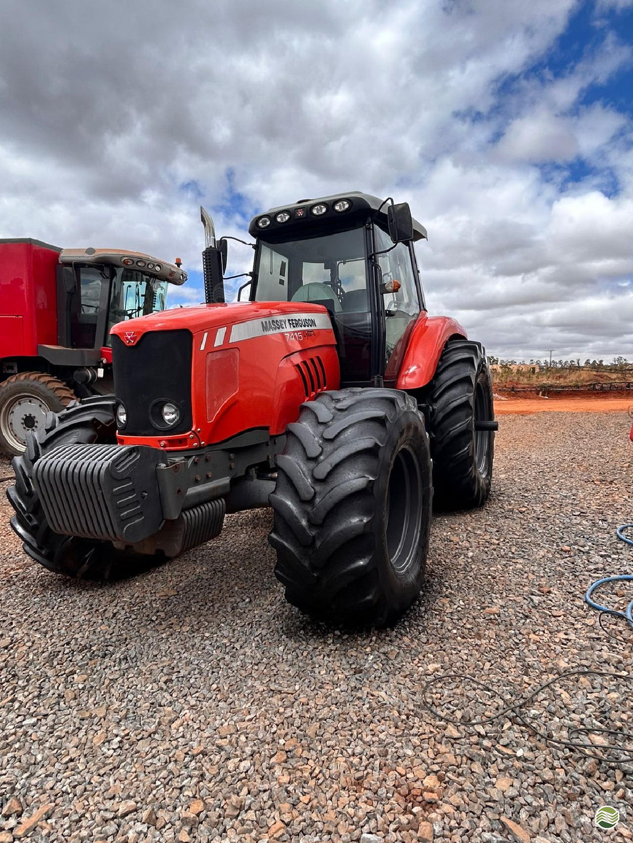 TRATOR MASSEY FERGUSON MF 7415 Tração 4x4 SM Tratores - Massey - Matriz FORMOSA GOIAS GO