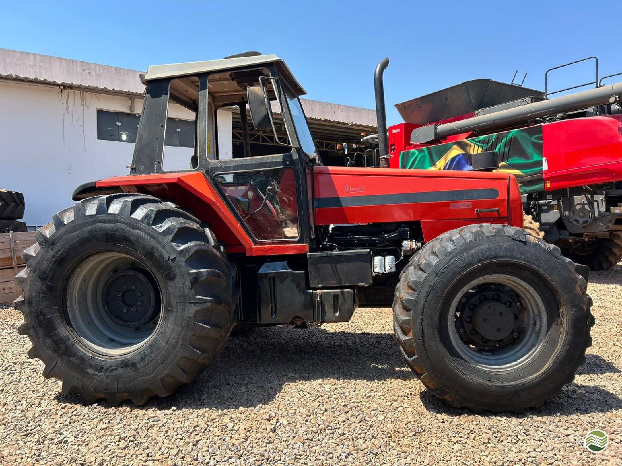 TRATOR MASSEY FERGUSON MF 680 Tração 4x4 SM Tratores - Massey - Matriz FORMOSA GOIAS GO