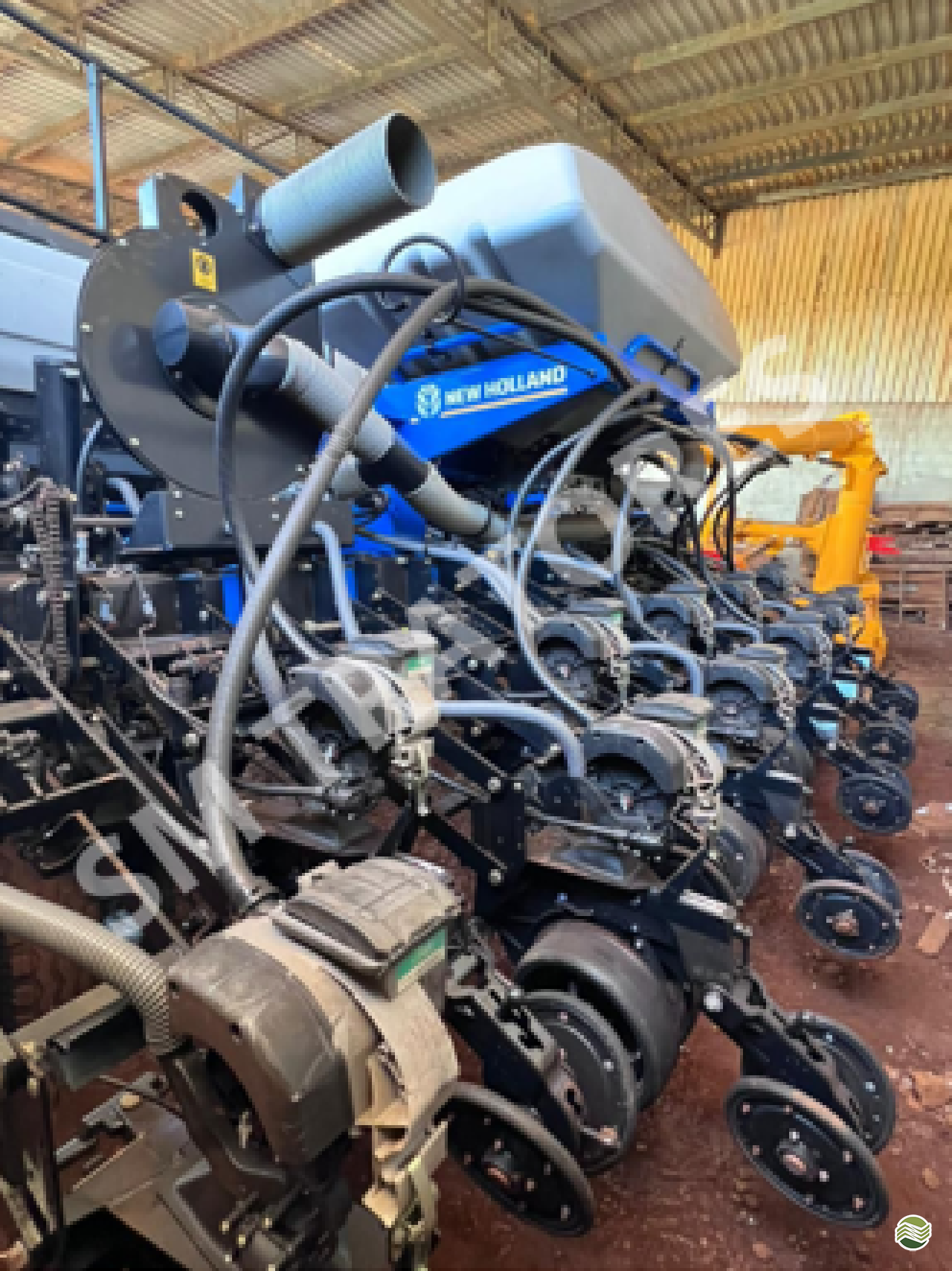 PLANTADEIRA NEW HOLLAND PL 6011 SM Tratores - Massey - Matriz FORMOSA GOIAS GO