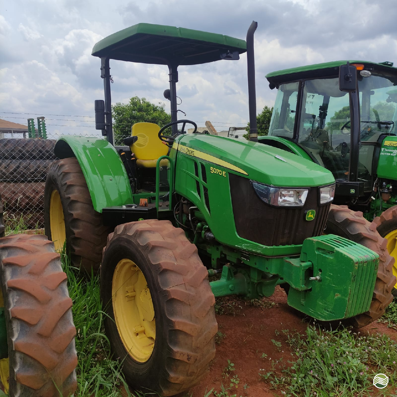 TRATOR JOHN DEERE JOHN DEERE 5070E Tração 4x4 Terraverde Rental - SP CASA BRANCA SÃO PAULO SP
