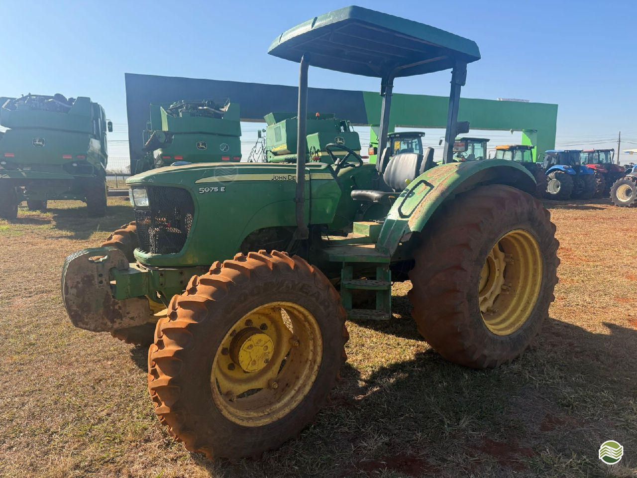 TRATOR JOHN DEERE JOHN DEERE 5075E Tração 4x4 Terraverde Rental - SP CASA BRANCA SÃO PAULO SP