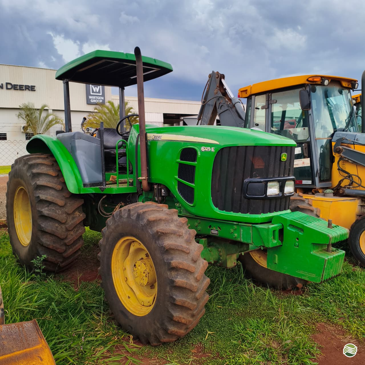 TRATOR JOHN DEERE JOHN DEERE 6125E Tração 4x4 Terraverde Rental - SP CASA BRANCA SÃO PAULO SP