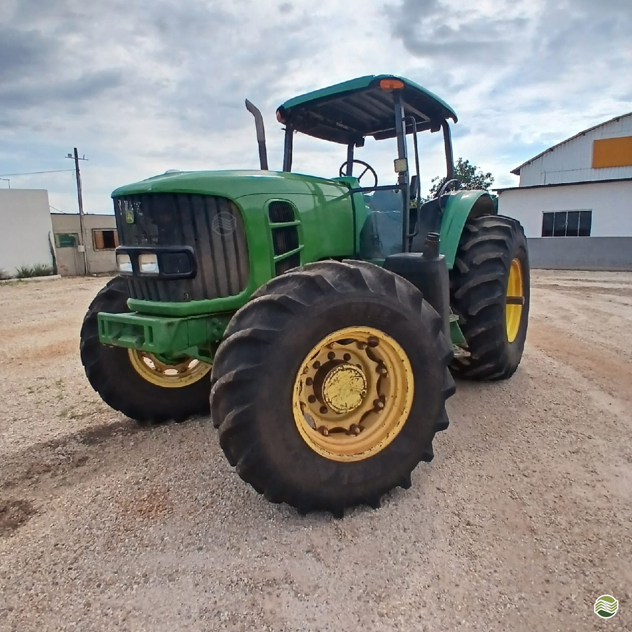 TRATOR JOHN DEERE JOHN DEERE 6145J Tração 4x4 Terraverde Rental - SP CASA BRANCA SÃO PAULO SP