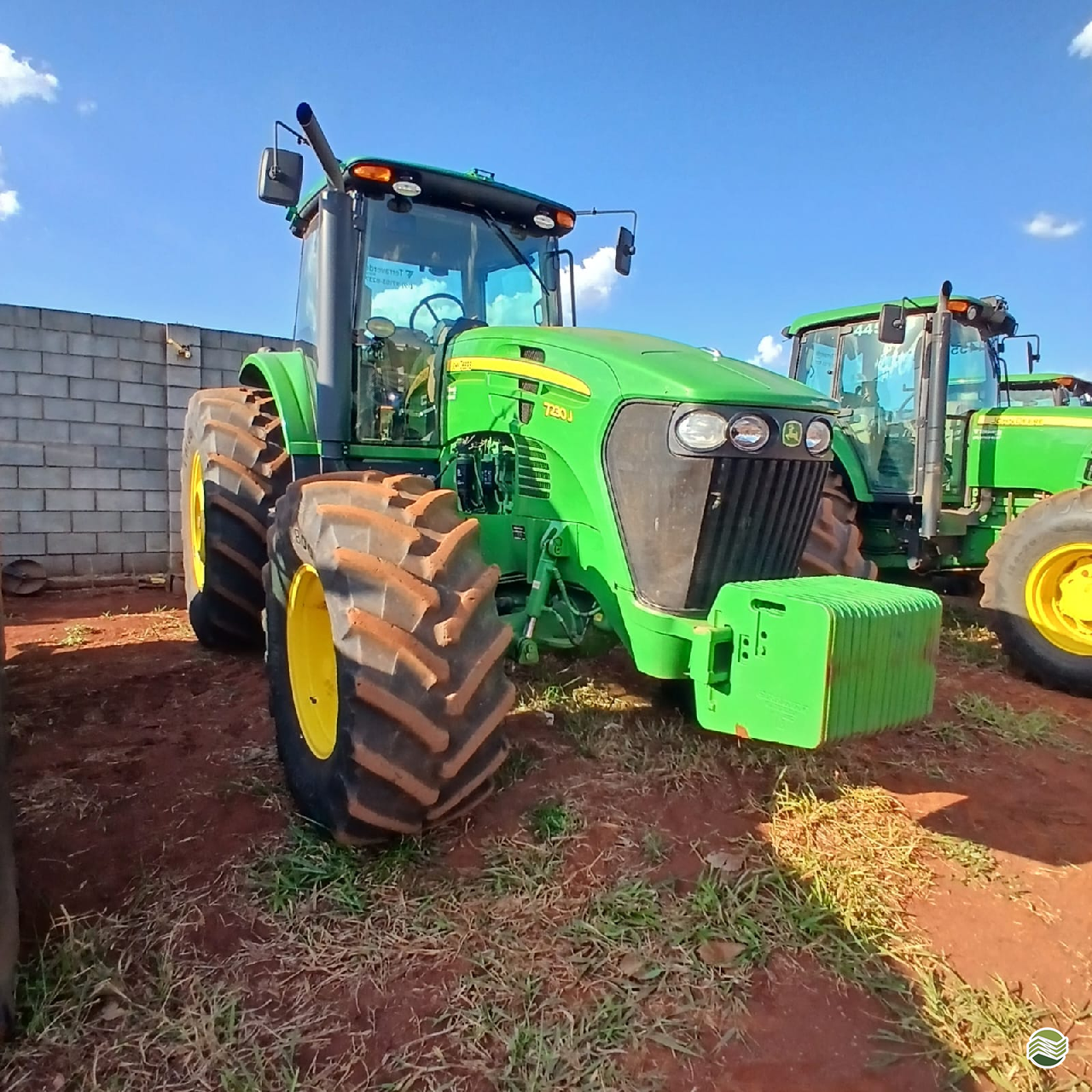TRATOR JOHN DEERE JOHN DEERE 7230J Tração 4x4 Terraverde Rental - SP CASA BRANCA SÃO PAULO SP