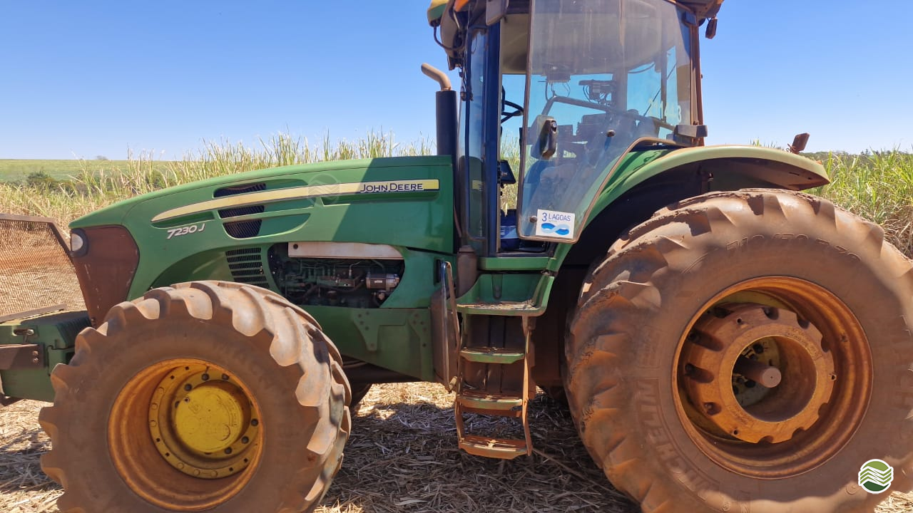 TRATOR JOHN DEERE JOHN DEERE 7230J Tração 4x4 Terraverde Rental - SP CASA BRANCA SÃO PAULO SP