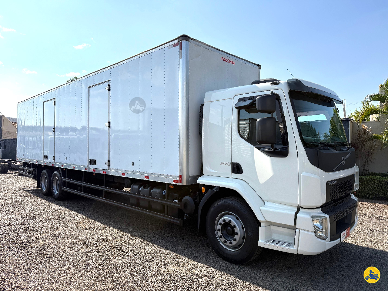CAMINHAO VOLVO VOLVO VM 270 Baú Furgão Truck 6x2 Jaime Caminhões RIBEIRAO PRETO SÃO PAULO SP
