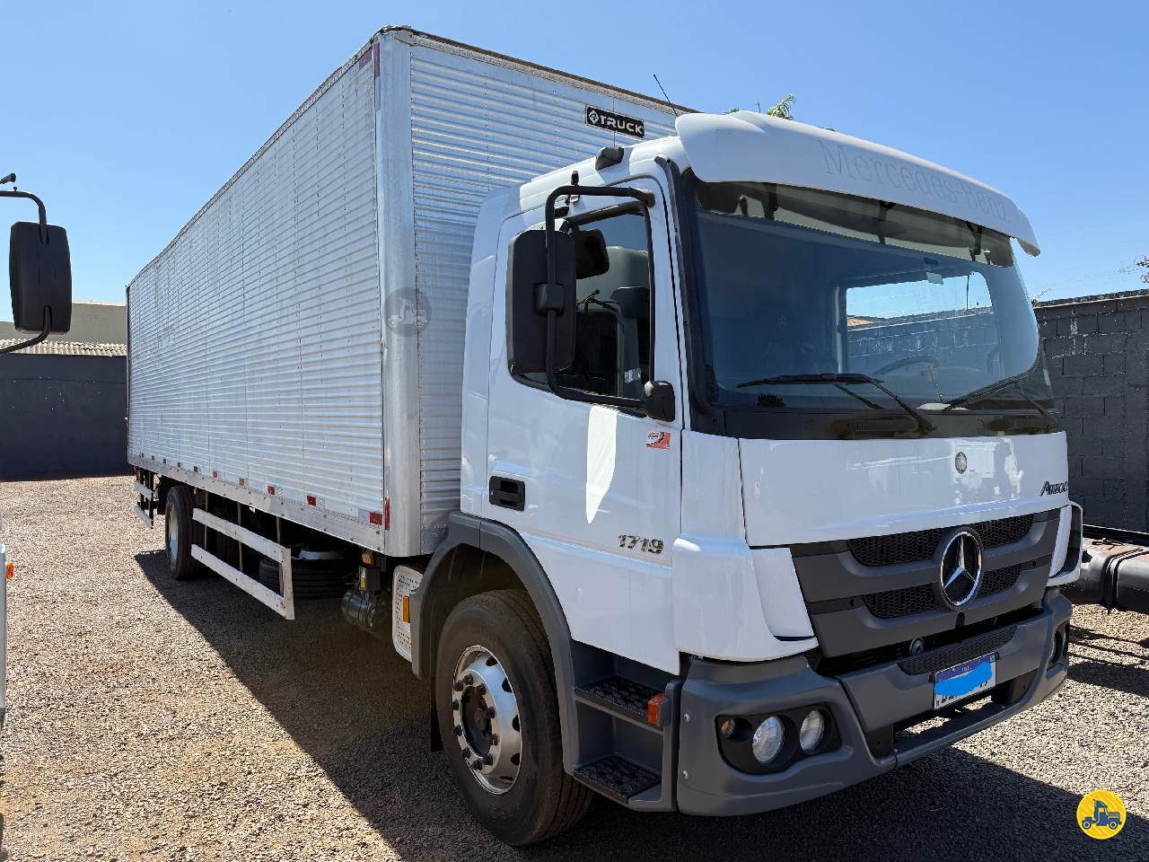 CAMINHAO MERCEDES-BENZ MB 1719 Baú Furgão Truck 6x2 Jaime Caminhões RIBEIRAO PRETO SÃO PAULO SP