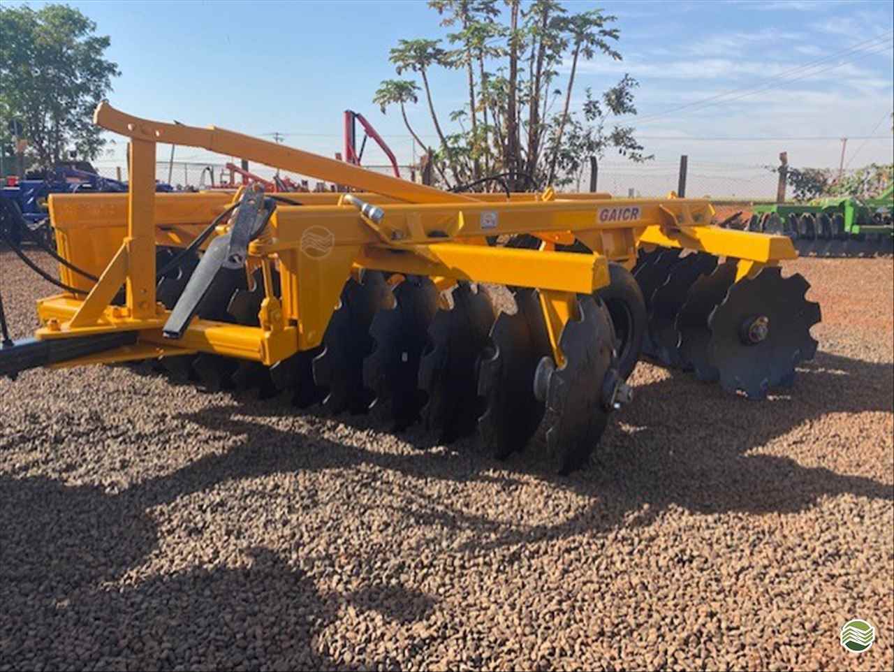 IMPLEMENTOS AGRICOLAS GRADE INTERMEDIÁRIA INTERMEDIÁRIA 24 DISCOS Carlos Tratores SP GUAIRA SÃO PAULO SP