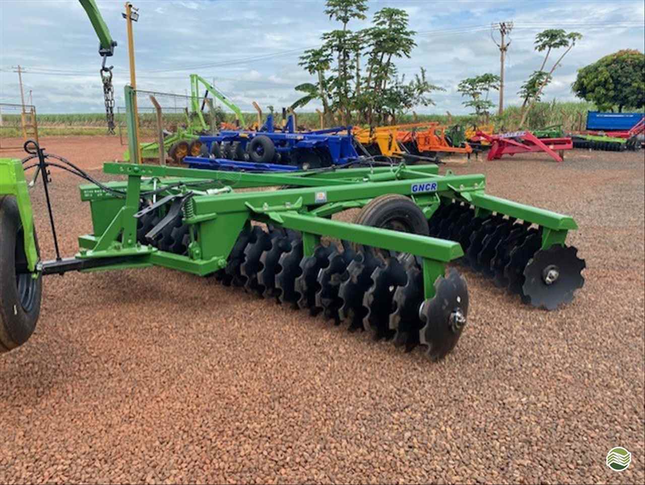 IMPLEMENTOS AGRICOLAS GRADE NIVELADORA NIVELADORA 44 DISCOS Carlos Tratores SP GUAIRA SÃO PAULO SP
