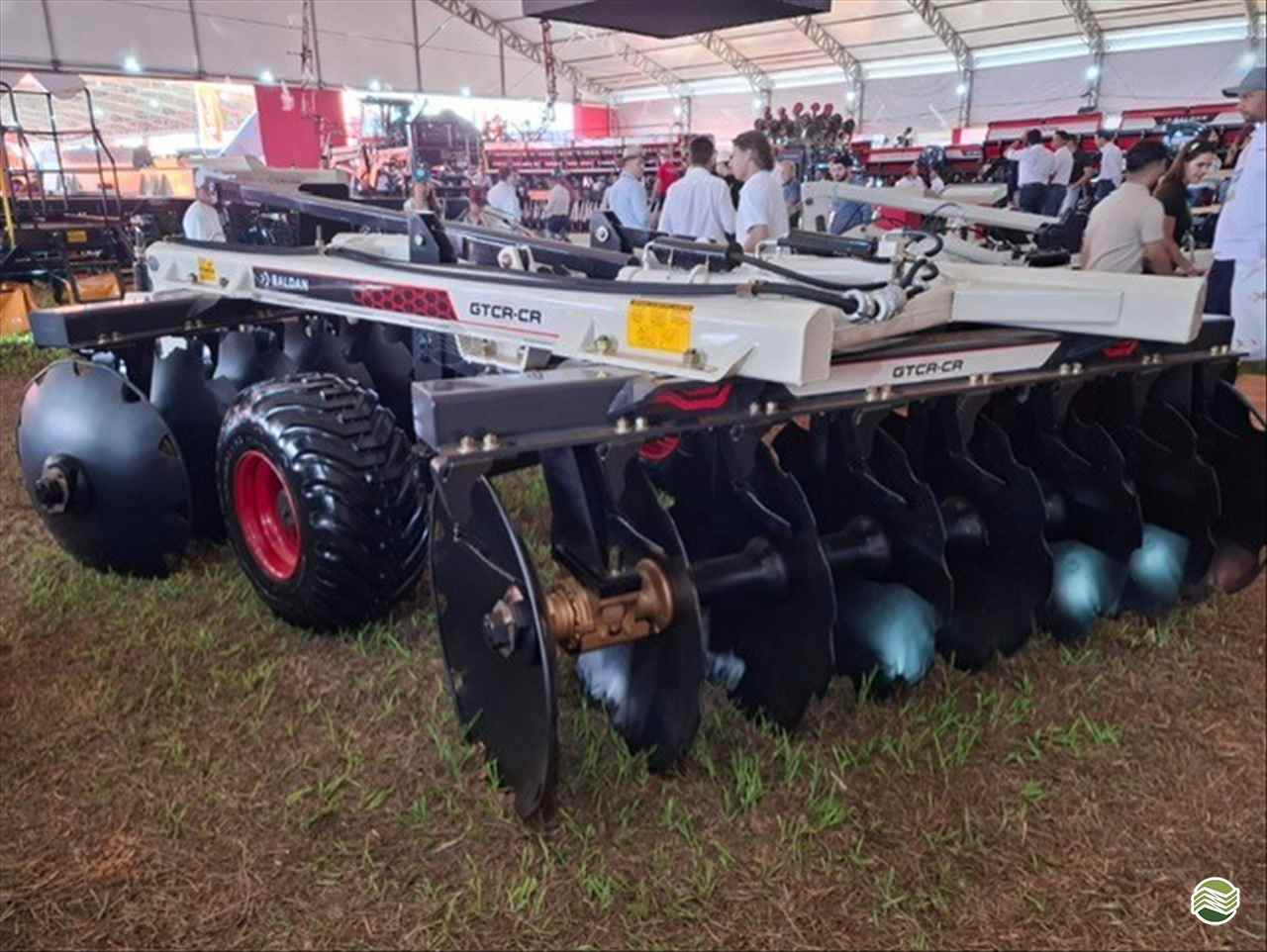 IMPLEMENTOS AGRICOLAS GRADE ARADORA ARADORA 16 DISCOS Carlos Tratores SP GUAIRA SÃO PAULO SP