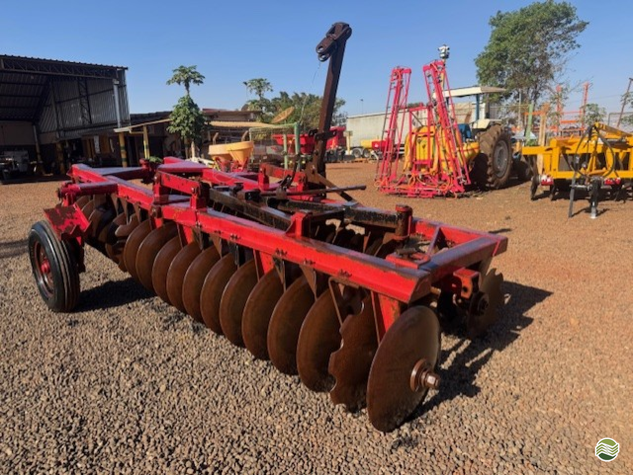 IMPLEMENTOS AGRICOLAS GRADE NIVELADORA NIVELADORA 40 DISCOS Carlos Tratores SP GUAIRA SÃO PAULO SP