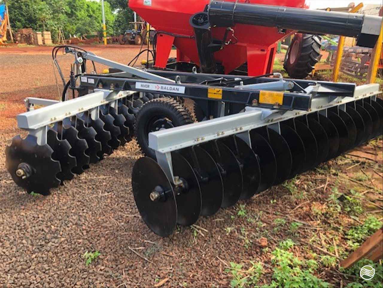 IMPLEMENTOS AGRICOLAS GRADE NIVELADORA NIVELADORA 36 DISCOS Carlos Tratores SP GUAIRA SÃO PAULO SP