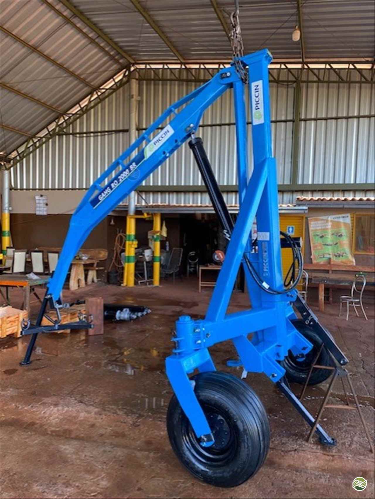 IMPLEMENTOS AGRICOLAS GUINCHO BIG BAG GUINCHO 2000 Kg Carlos Tratores SP GUAIRA SÃO PAULO SP