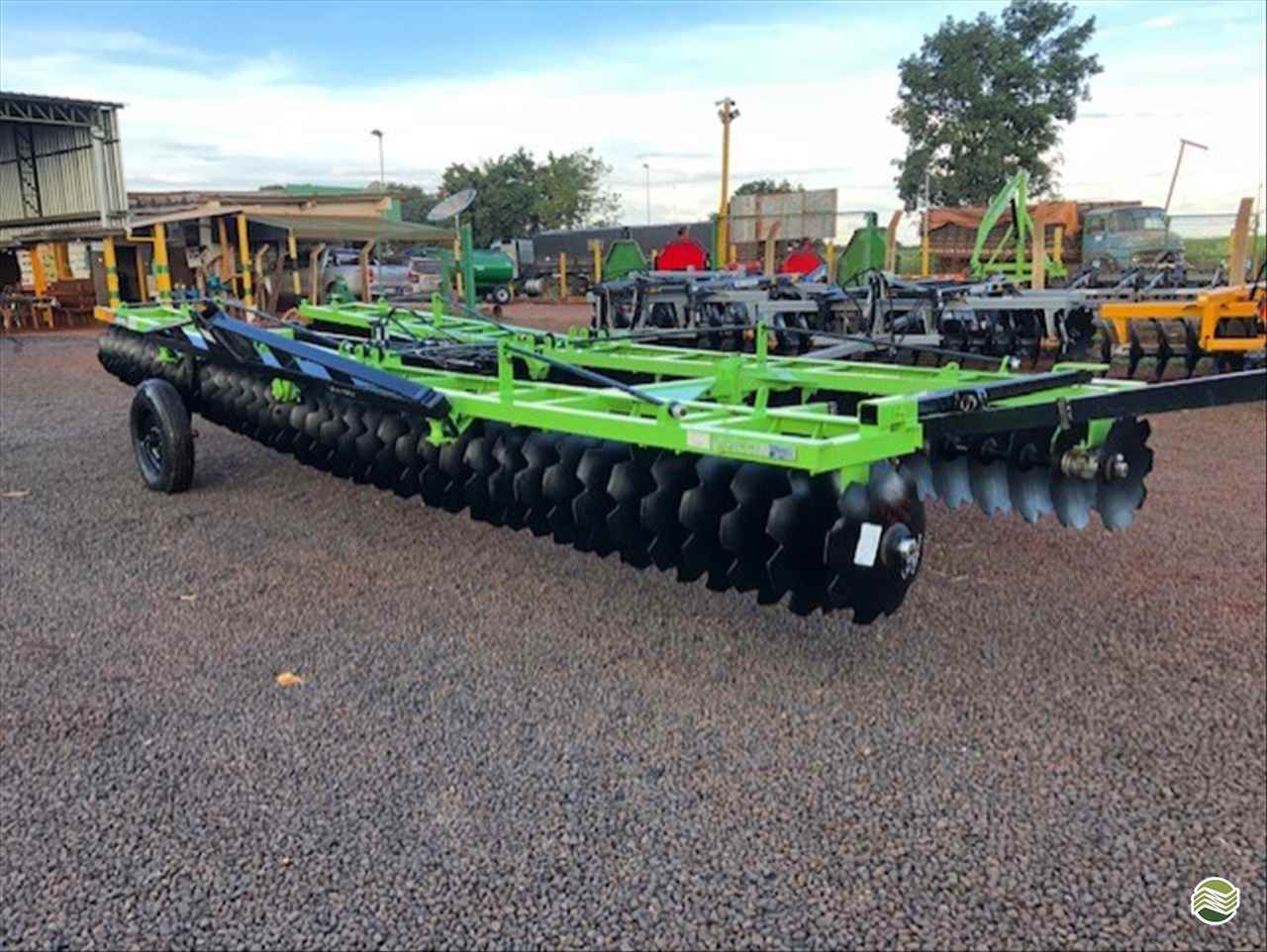 IMPLEMENTOS AGRICOLAS GRADE NIVELADORA NIVELADORA 72 DISCOS Carlos Tratores SP GUAIRA SÃO PAULO SP
