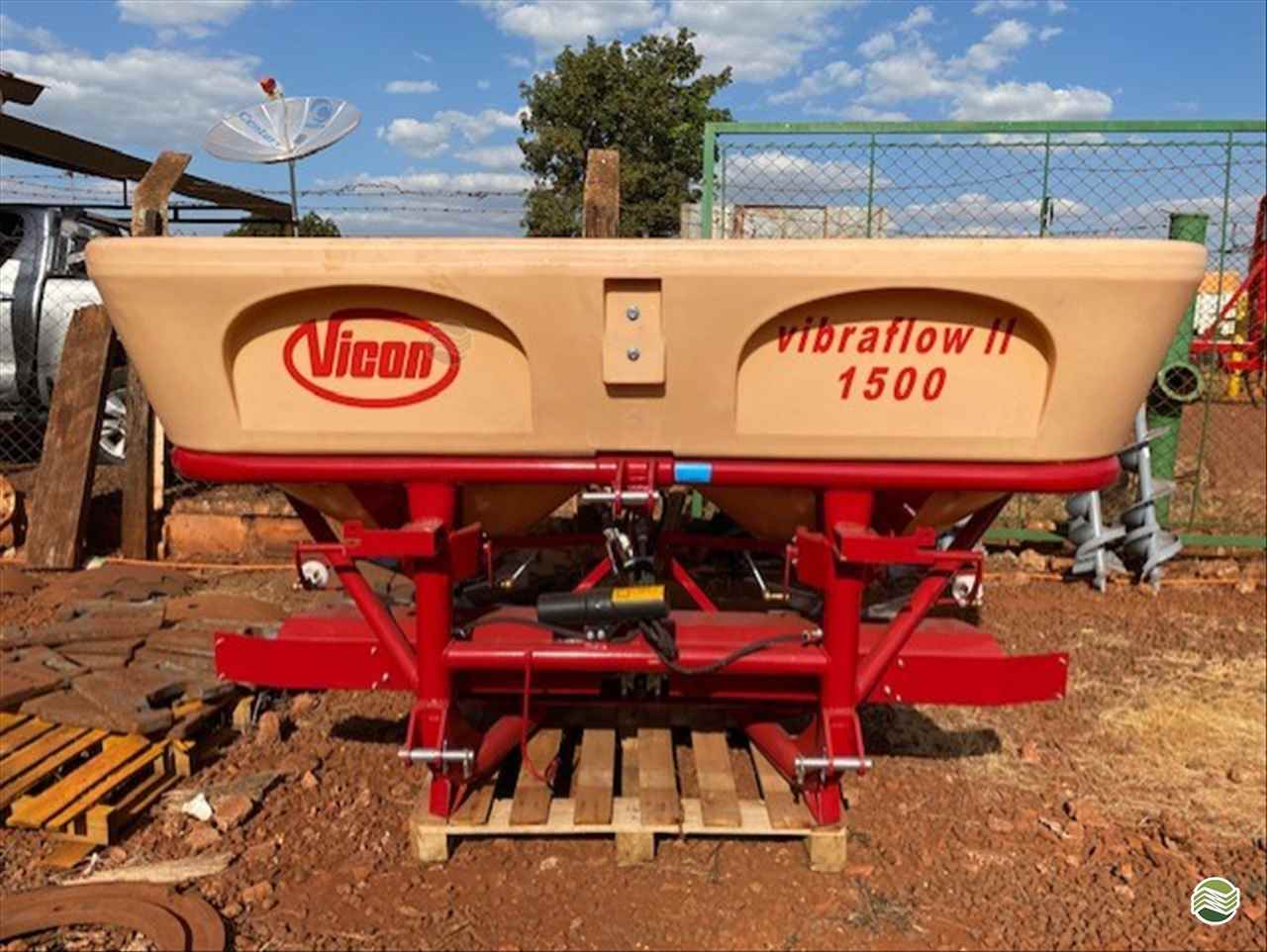 IMPLEMENTOS AGRICOLAS DISTRIBUIDOR FERTILIZANTES E SEMENTES DISCO DUPLO Carlos Tratores SP GUAIRA SÃO PAULO SP