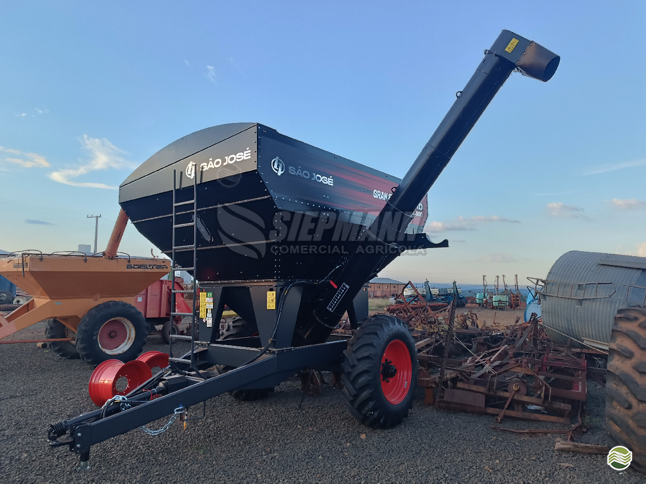 IMPLEMENTOS AGRICOLAS CARRETA BAZUKA  GRANEILEIRA 13500 Siepmann Implementos Agrícolas INDEPENDENCIA RIO GRANDE DO SUL RS