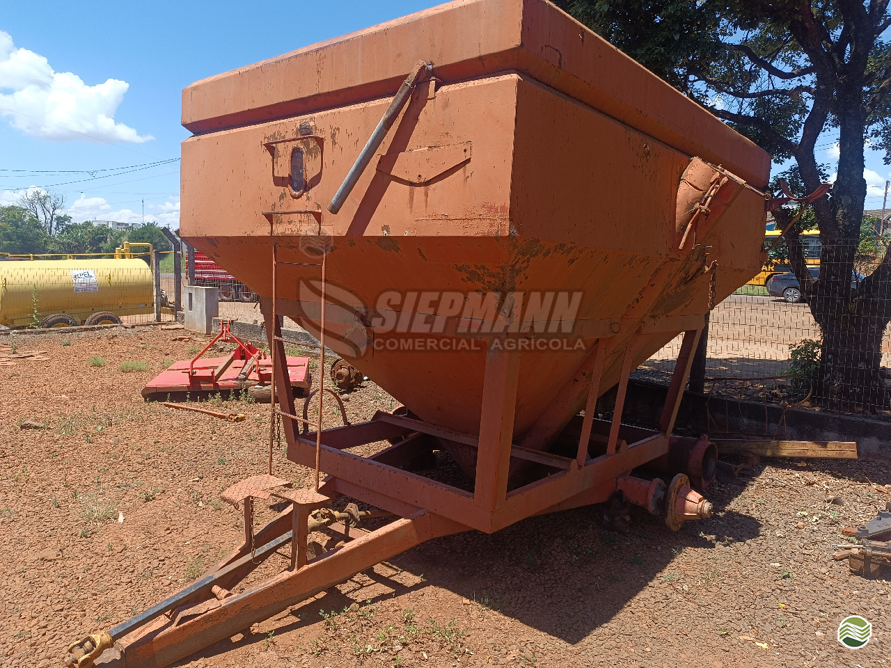 IMPLEMENTOS AGRICOLAS CARRETA BAZUKA GRANELEIRA 9500 Siepmann Implementos Agrícolas INDEPENDENCIA RIO GRANDE DO SUL RS
