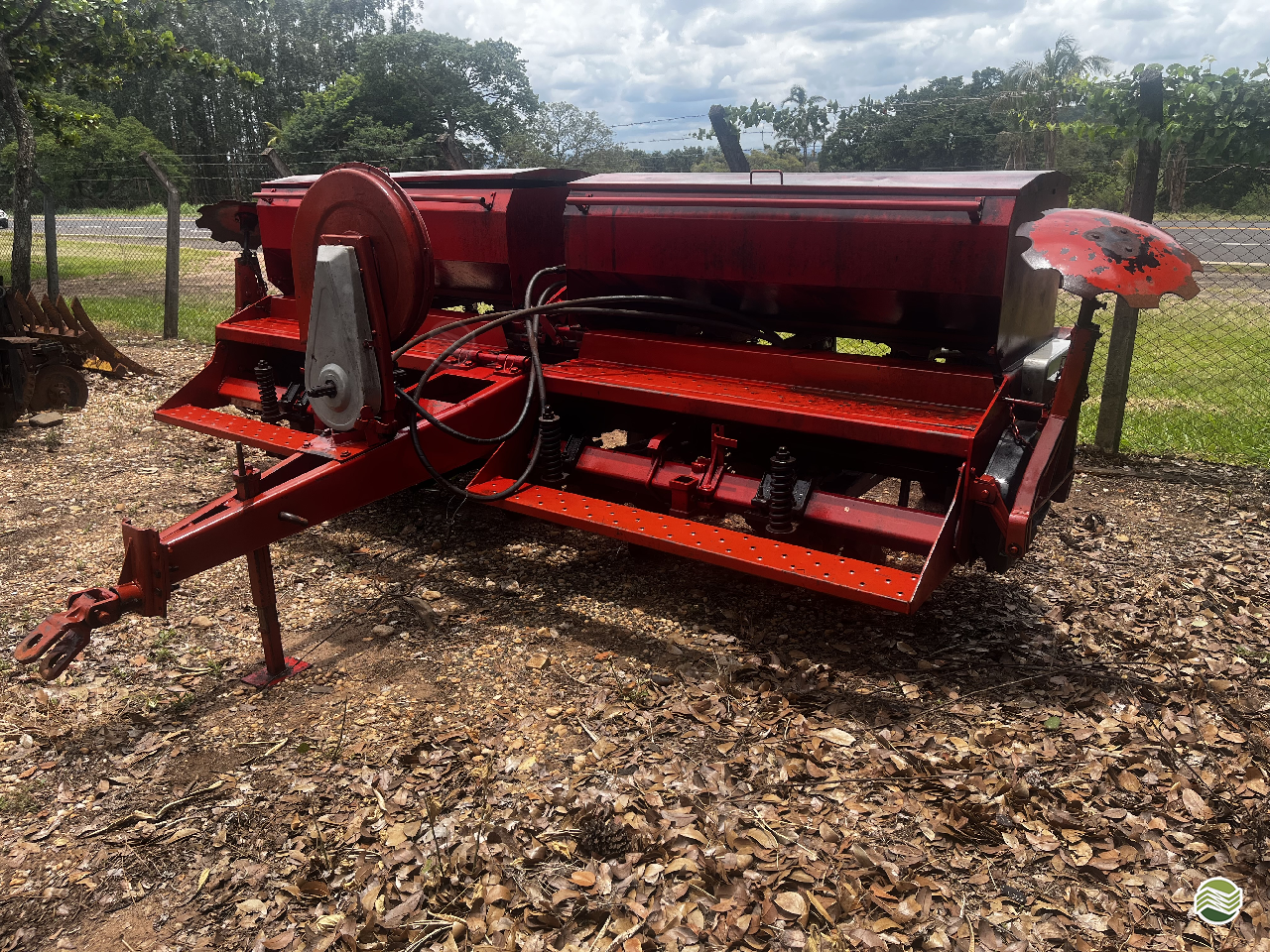 IMPLEMENTOS AGRICOLAS PLANTADEIRA PLANTADEIRA DE GRÃOS SP Tratores DESCALVADO SÃO PAULO SP