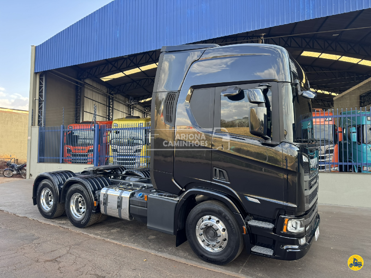 CAMINHAO SCANIA SCANIA R560 Cavalo Mecânico Cavalo 6x4 Arjona Caminhões CRAVINHOS SÃO PAULO SP
