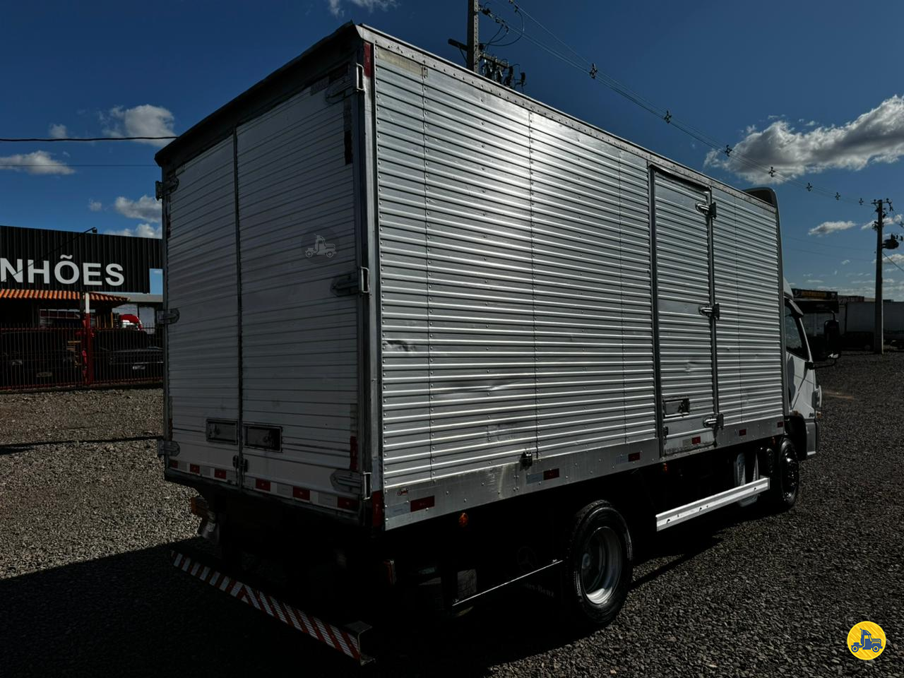 CARROCERIA SOBRE CHASSI  CAMINHAO 3/4 BAU FURGAO Furlan Caminhões UMUARAMA PARANÁ PR