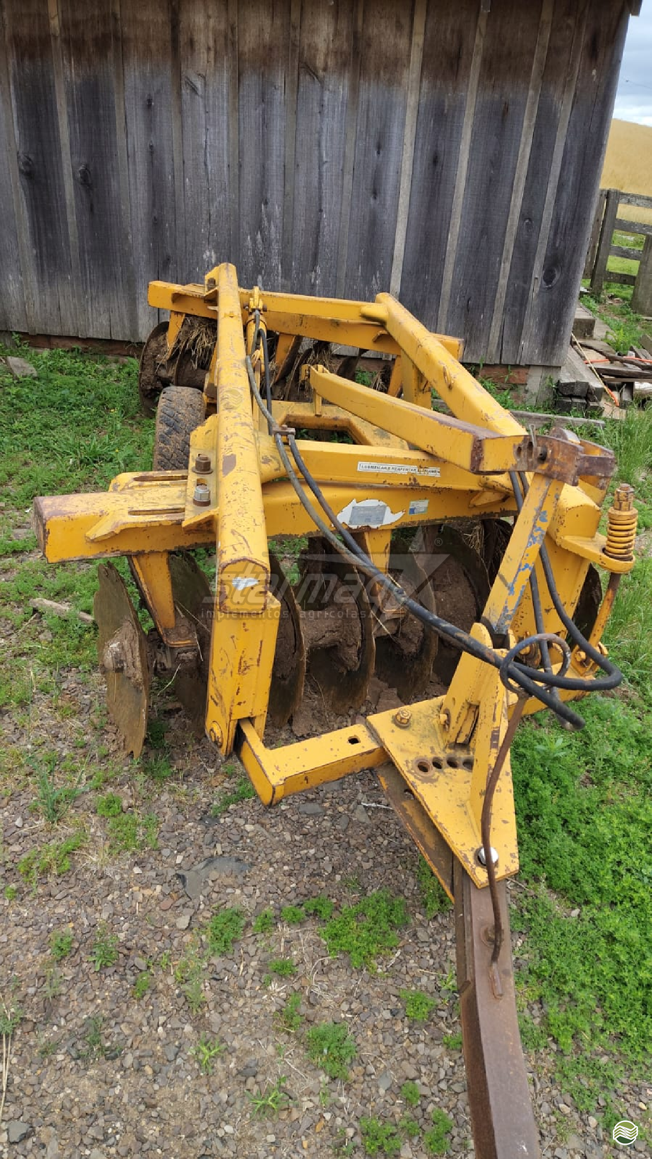 IMPLEMENTOS AGRICOLAS GRADE ARADORA ARADORA 16 DISCOS Starmaq Implementos Agrícolas CRUZ ALTA RIO GRANDE DO SUL RS