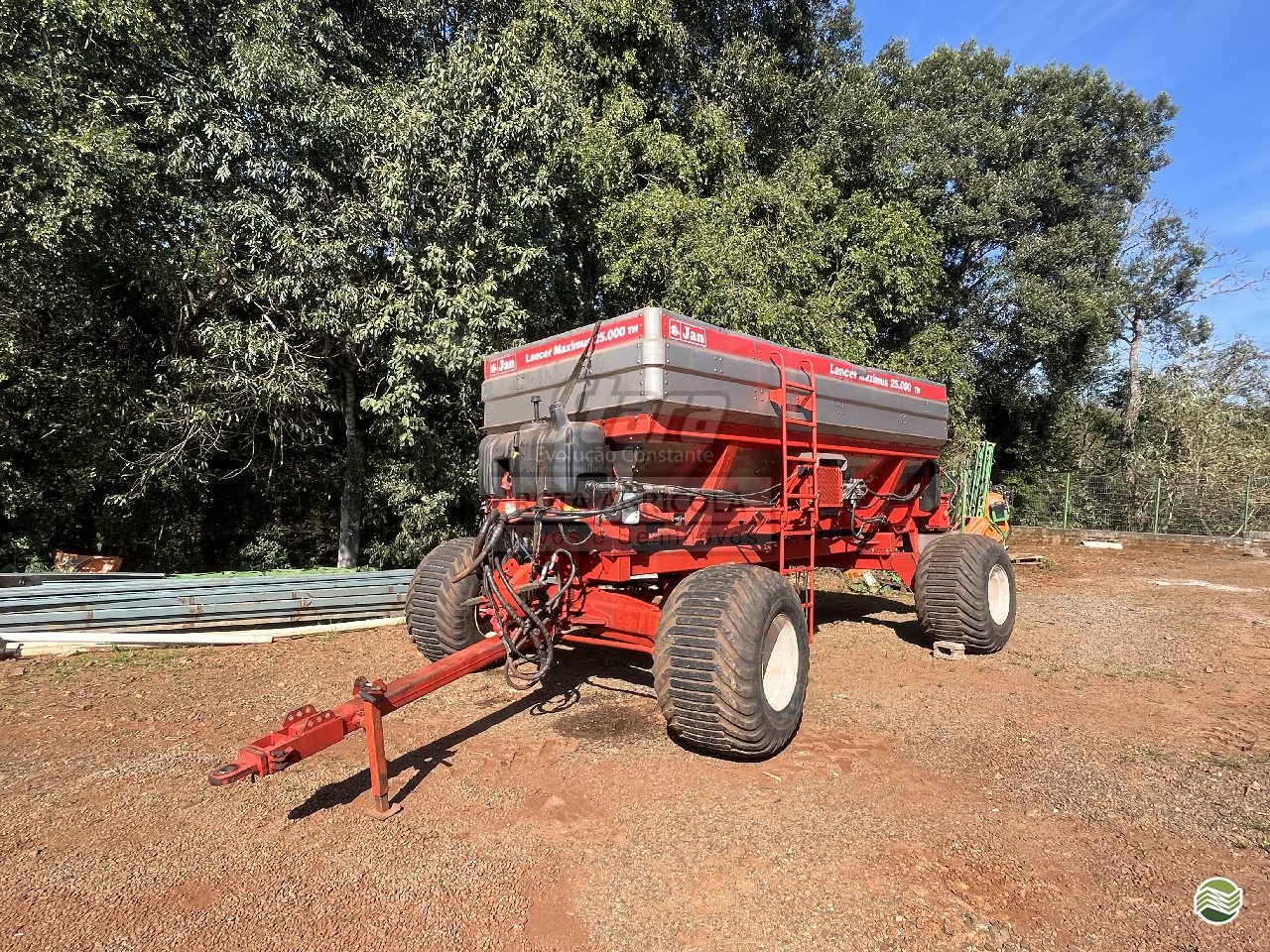 IMPLEMENTOS AGRICOLAS DISTRIBUIDOR CALCÁRIO 26000 kg Rota Agrícola - Stara TAPEJARA RIO GRANDE DO SUL RS