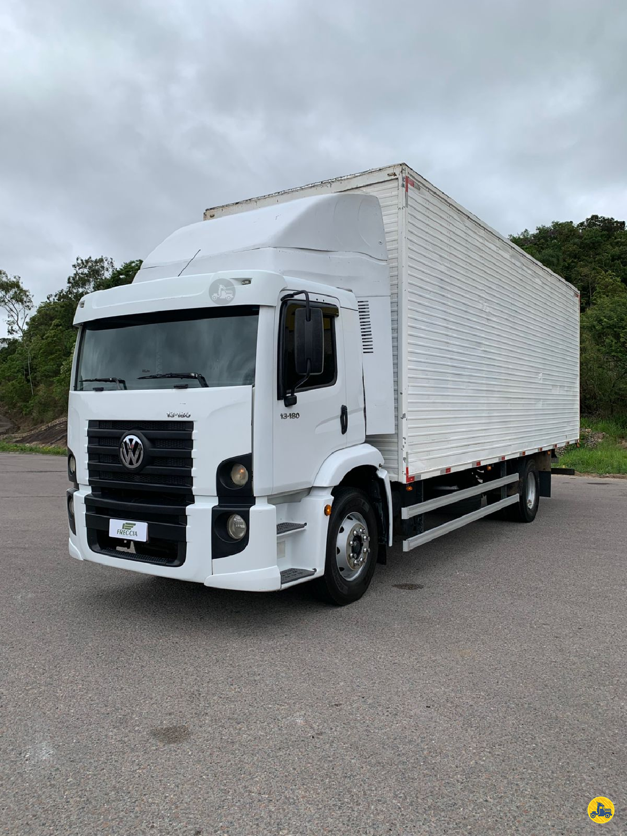 CAMINHAO VOLKSWAGEN VW 13180 Baú Térmico Toco 4x2 Freccia Caminhões JAGUARUNA SANTA CATARINA SC