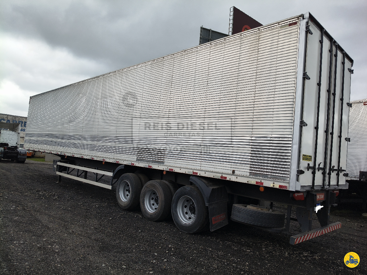 BAU FURGÃO de Reis Diesel Carretas