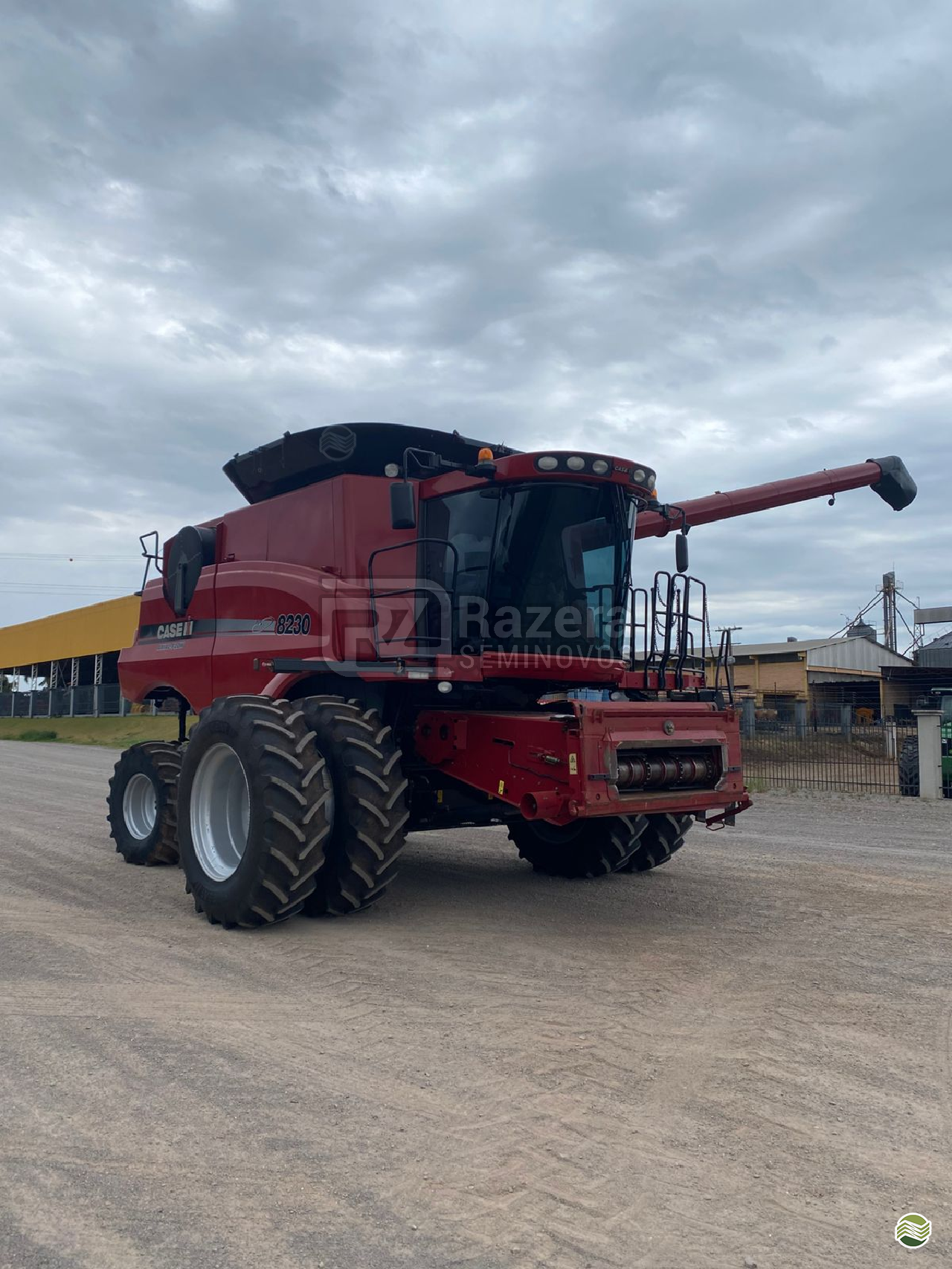 COLHEITADEIRA CASE CASE 8230 Razera Seminovos - Fendt PASSO FUNDO RIO GRANDE DO SUL RS