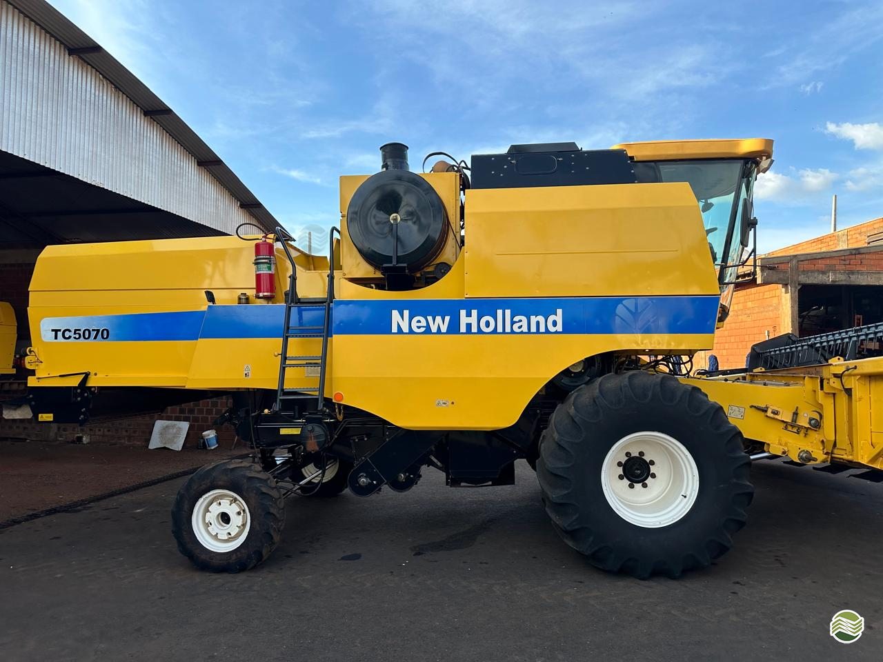 COLHEITADEIRA NEW HOLLAND TC 5070 Camtrac Máquinas Agrícolas MARIALVA PARANÁ PR