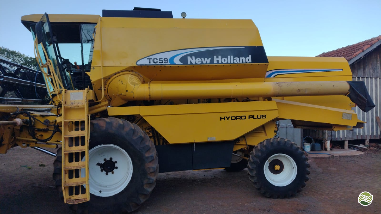 COLHEITADEIRA NEW HOLLAND TC 59 Camtrac Máquinas Agrícolas MARIALVA PARANÁ PR
