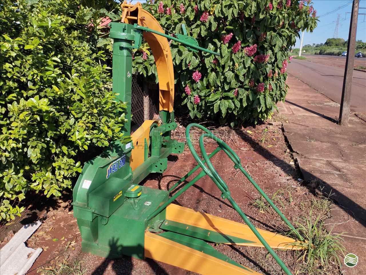 IMPLEMENTOS AGRICOLAS ENSILADEIRA ENSILADEIRA 1 LINHA Agrima Implementos Agrícolas MARINGA PARANÁ PR