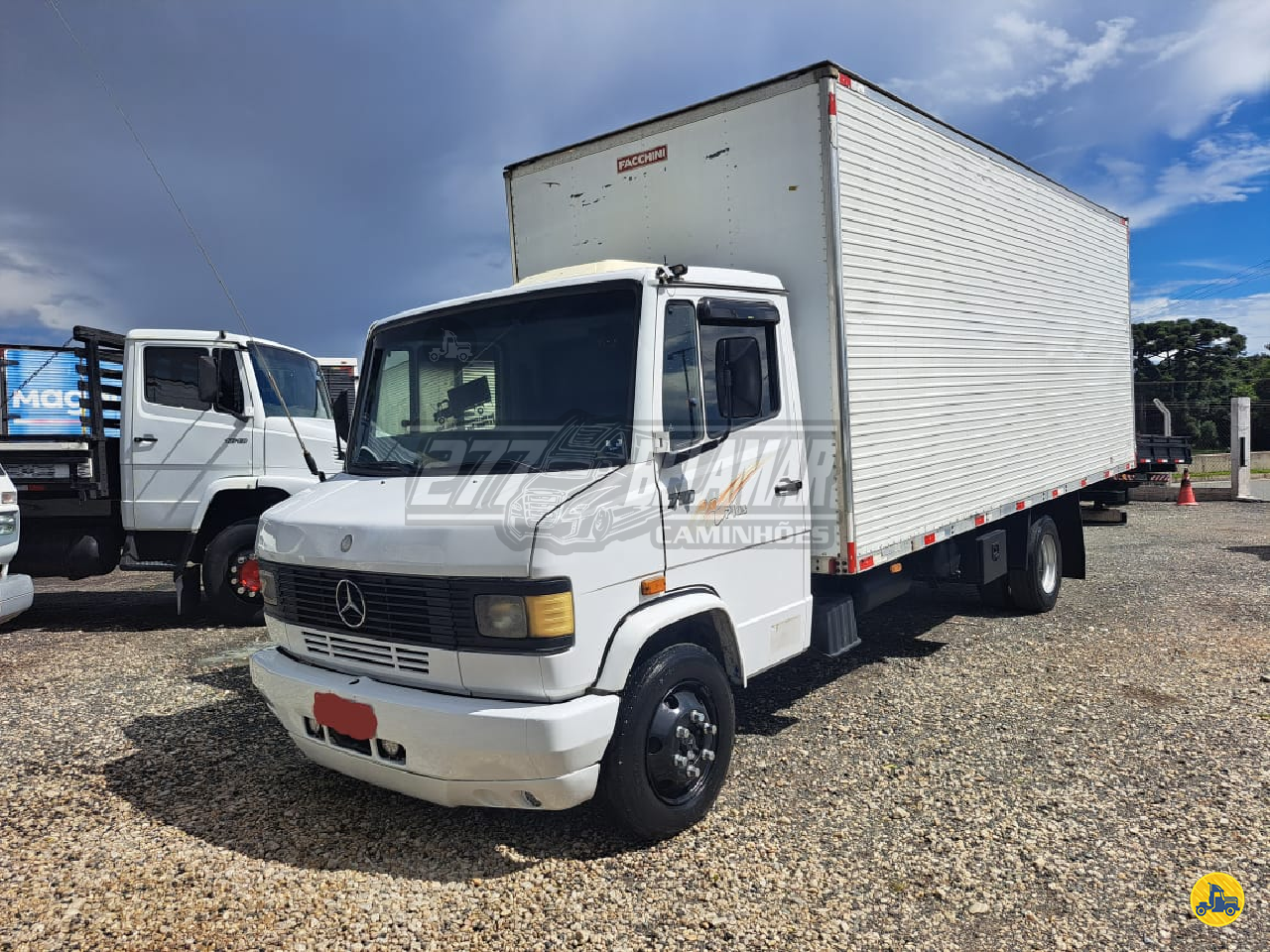 CAMINHAO MERCEDES-BENZ MB 710 Baú Furgão 3/4 4x2 277 Belamar Caminhões CAMPO LARGO PARANÁ PR