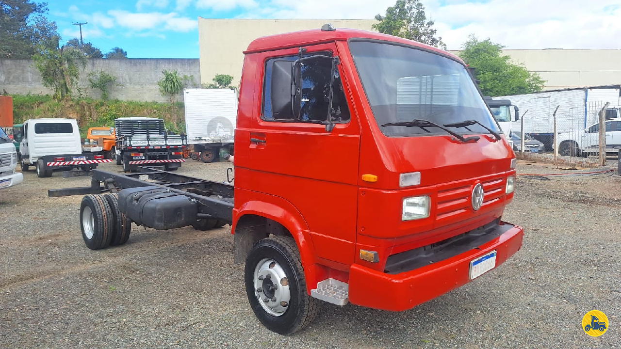 CAMINHAO VOLKSWAGEN VW 7100 Chassis 3/4 4x2 277 Belamar Caminhões CAMPO LARGO PARANÁ PR