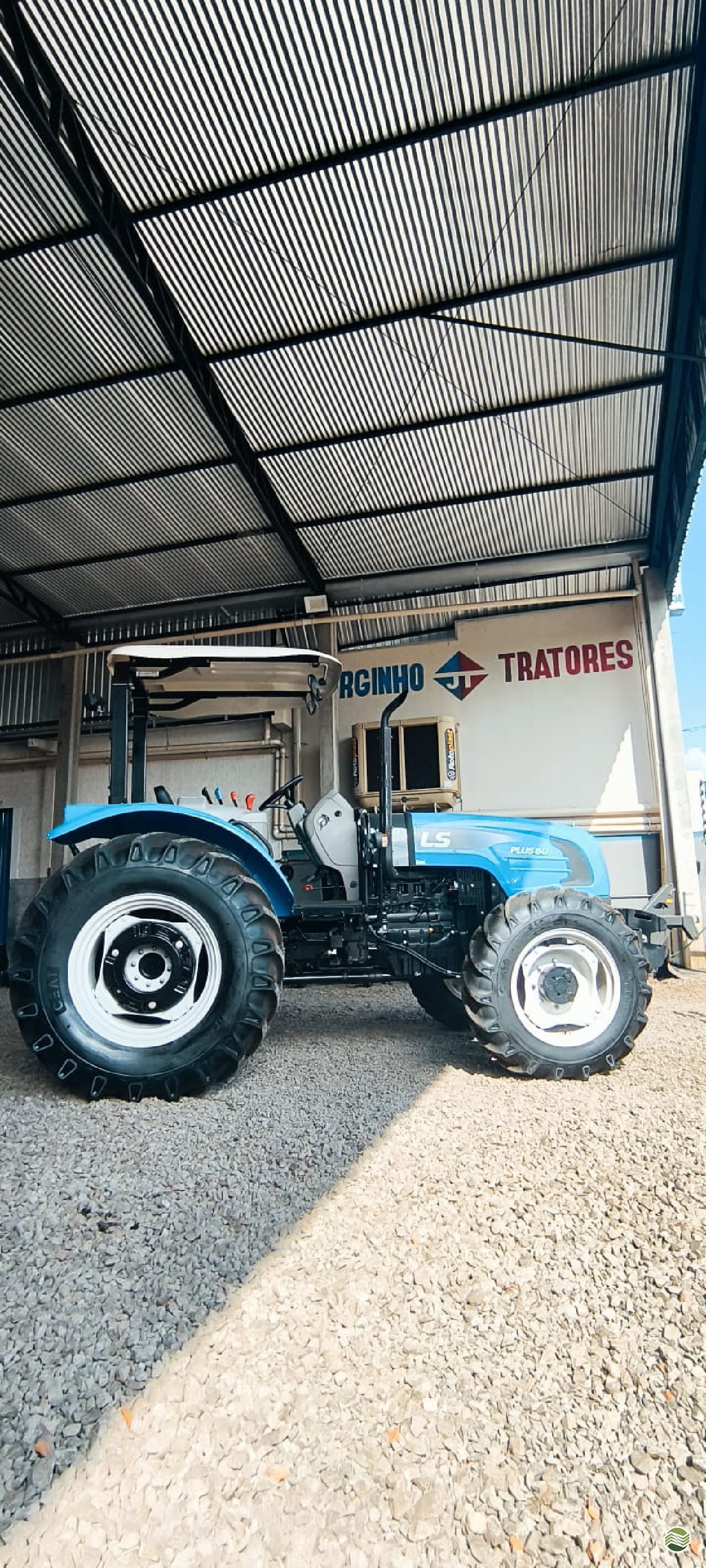 TRATOR LS TRACTOR LS PLUS 80 Tração 4x4 Jorginho Tratores PARANAVAI PARANÁ PR