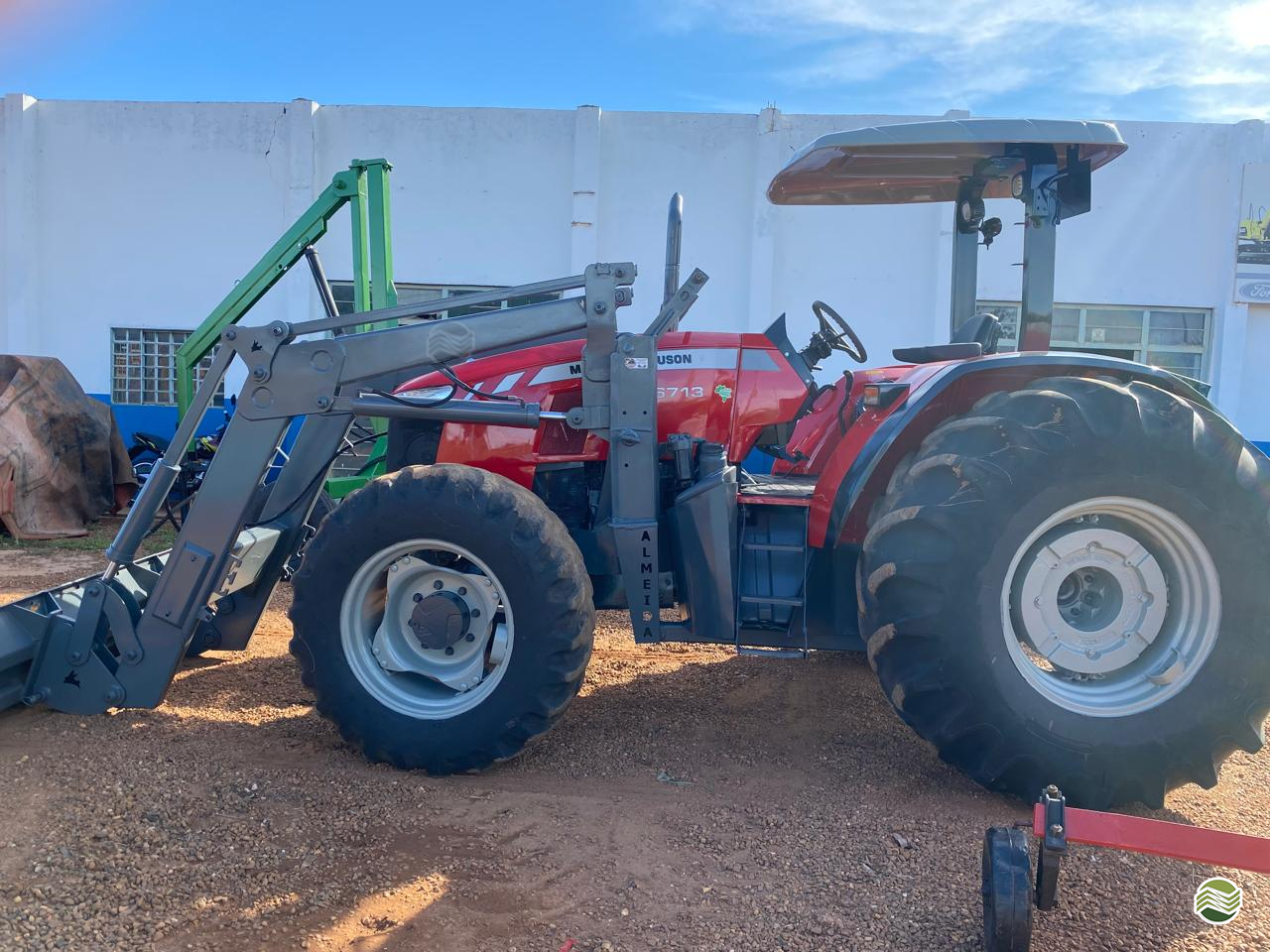TRATOR MASSEY FERGUSON MF 6713 Tração 4x4 Tractormaq Peças e Serviços RONDONOPOLIS MATO GROSSO MT