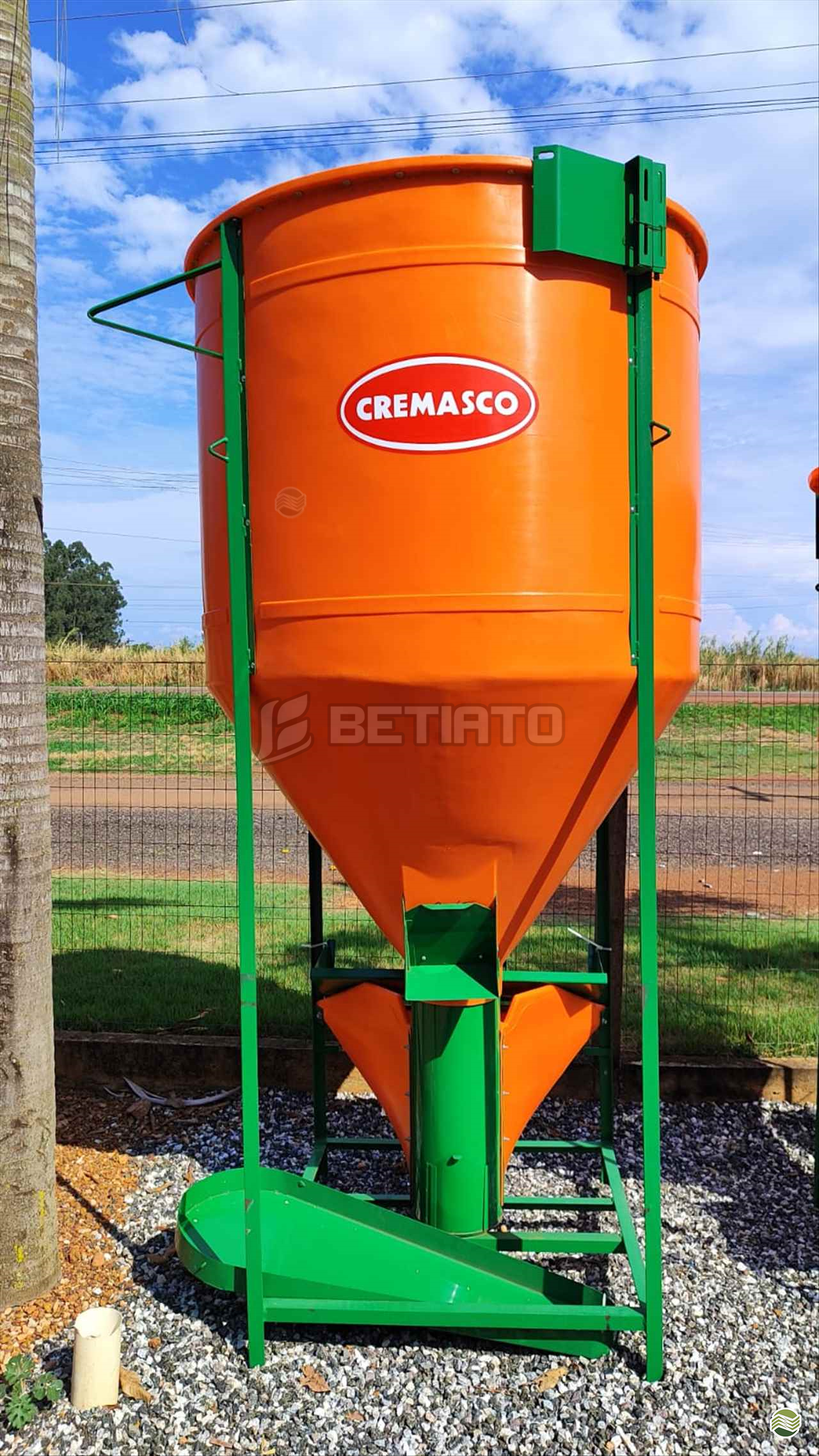 EQUIPAMENTOS PECUÁRIA MISTURADOR DE RAÇÃO Agrícola Betiato CAMPO VERDE MATO GROSSO MT