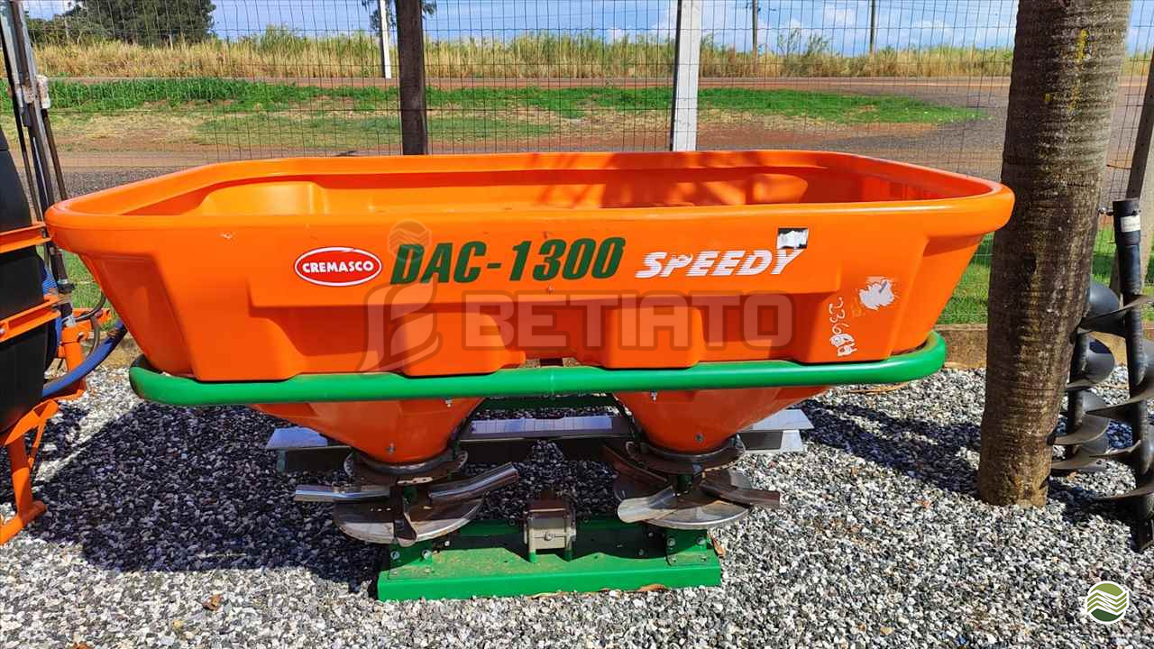 IMPLEMENTOS AGRICOLAS DISTRIBUIDOR ADUBO ORGÂNICO SÓLIDO Agrícola Betiato CAMPO VERDE MATO GROSSO MT